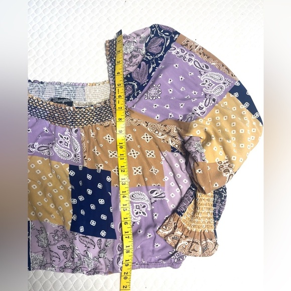 Wrangler Retro Bandana Patchwork
Print Long Sleeve Women's Crop Top
Size Large - Picture 9 of 10